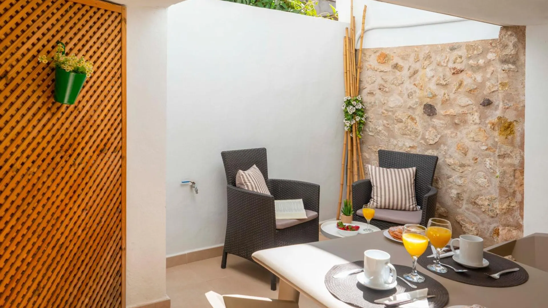 Townhouse Lleo 72 By Homevillas360 Pollenca